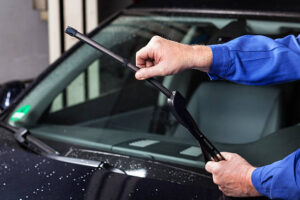 Checking the windscreen wiper