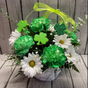 The Art of Creating St. Patrick’s Day Flower Arrangements At Home