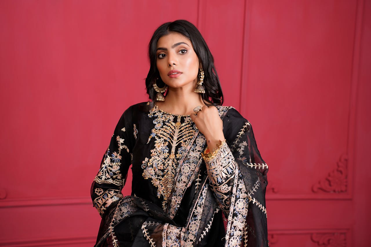 Beautiful women wore pakistani dress