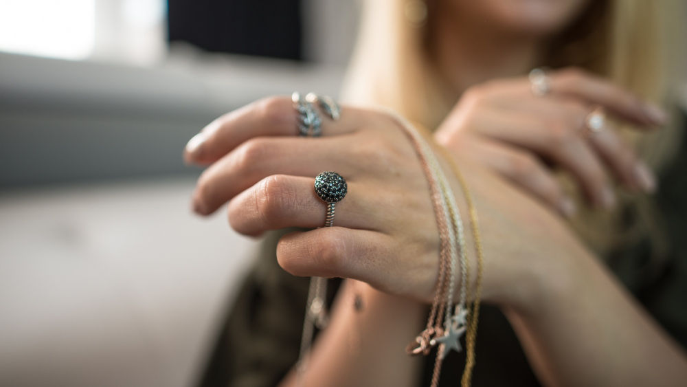 Engagement Rings for Women That Make a Statement – Moissanite & Lab Diamonds