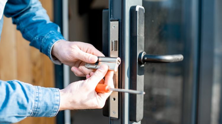 commercial door lock installation.